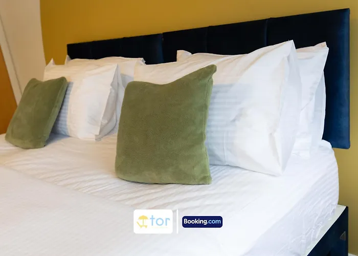 2 Bedroom Apartment By The One Retreats Short Lets & Serviced Accommodation Horley Close To Gatwick Airport