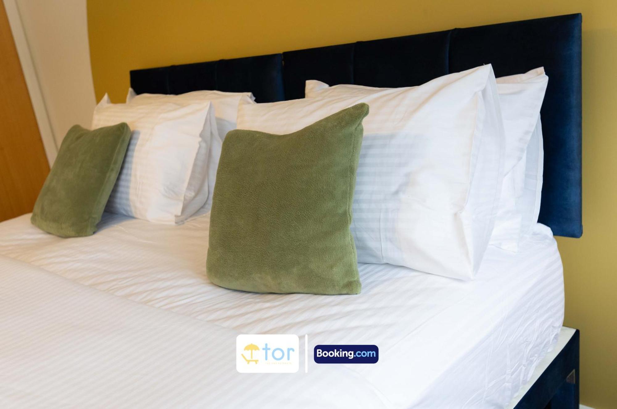 Apartment 2 Bedroom By The One Retreats Short Lets & Serviced Close To Gatwick Airport *