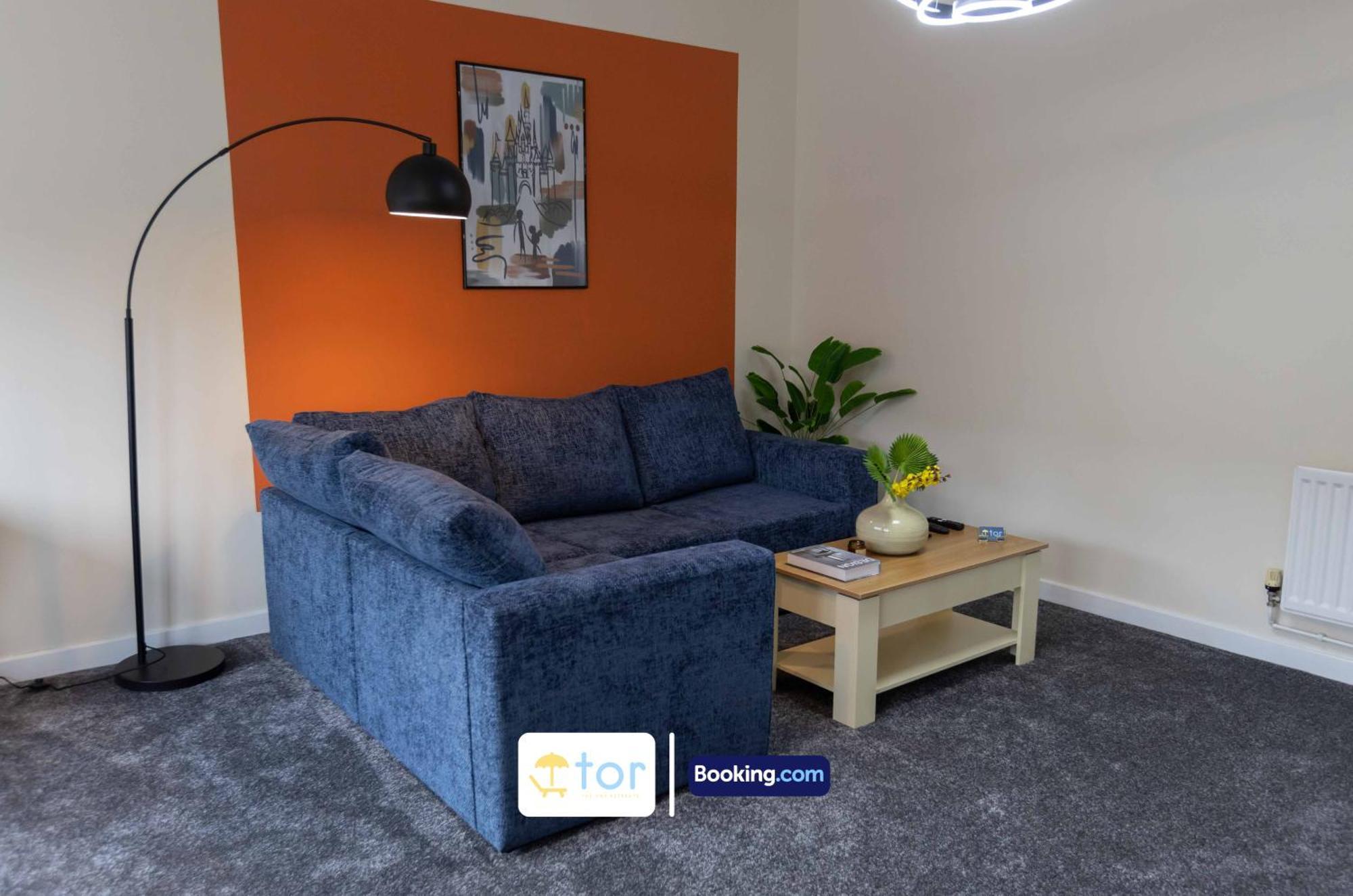 2 Bedroom By The One Retreats Short Lets & Serviced Close To Gatwick Airport * Horley