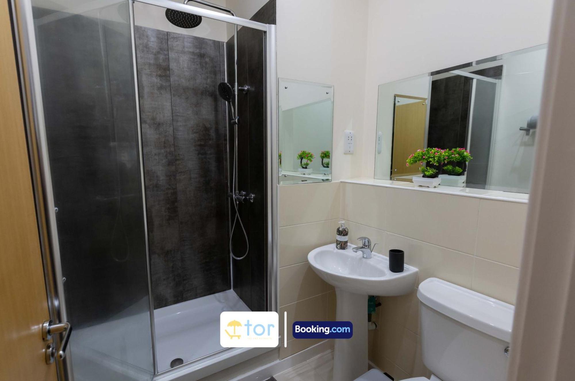 Apartment 2 Bedroom By The One Retreats Short Lets & Serviced Close To Gatwick Airport Horley
