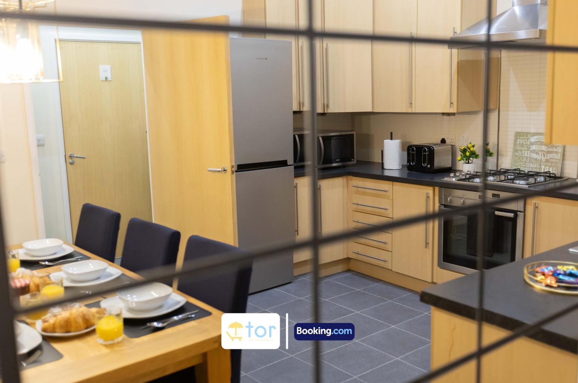 2 Bedroom By The One Retreats Short Lets & Serviced Close To Gatwick Airport