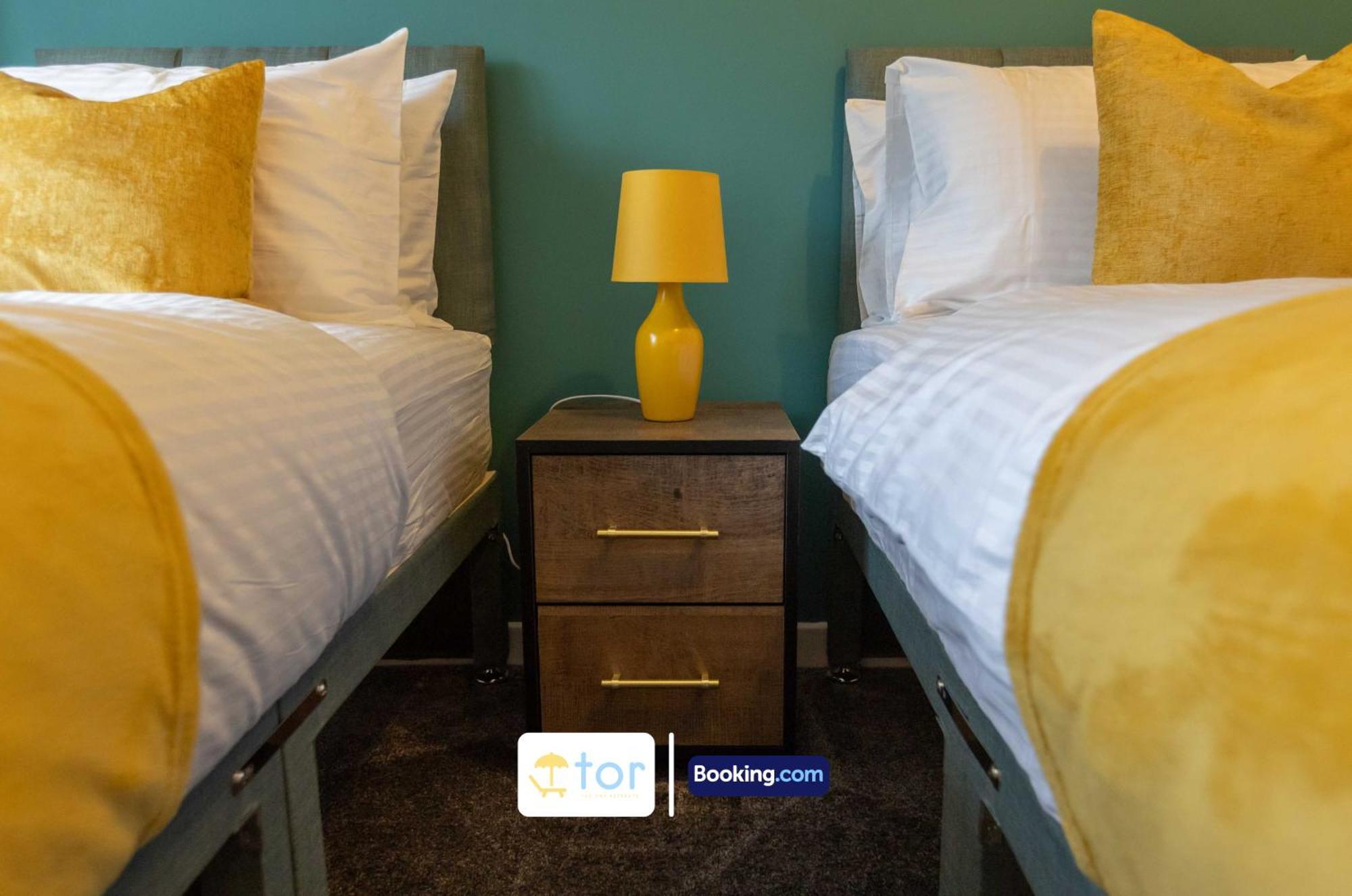 2 Bedroom By The One Retreats Short Lets & Serviced Close To Gatwick Airport Horley