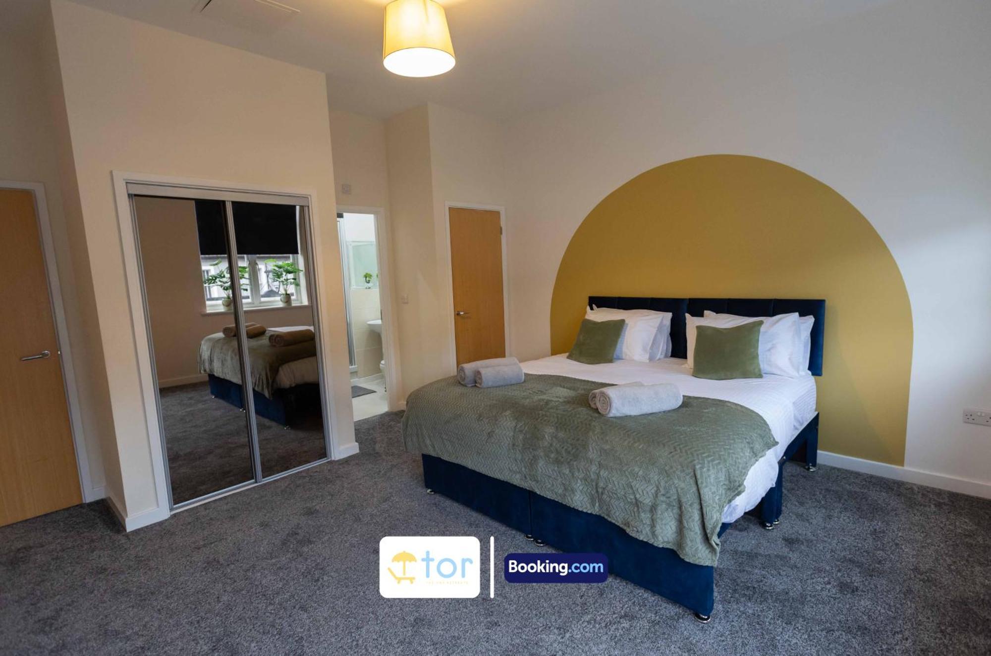2 Bedroom By The One Retreats Short Lets & Serviced Close To Gatwick Airport * Horley
